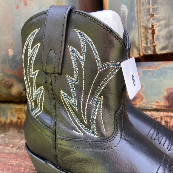 Women’s Short Cowboy Boots Black Leather Boots NWOB Size 6 Soto Janis - Picture 4 of 15